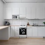 2br Lakefront Near Railway Station & Downtown Jyväskylä