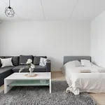 2br Lakefront Near Railway Station & Downtown Appartement *
