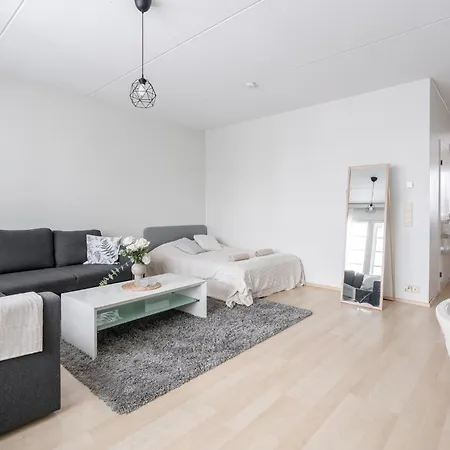 Lakefront 2br With Sauna Near Railway Station & Downtown