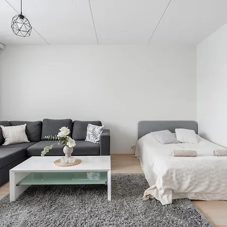 Lakefront 2br With Sauna Near Railway Station & Downtown Apartment *